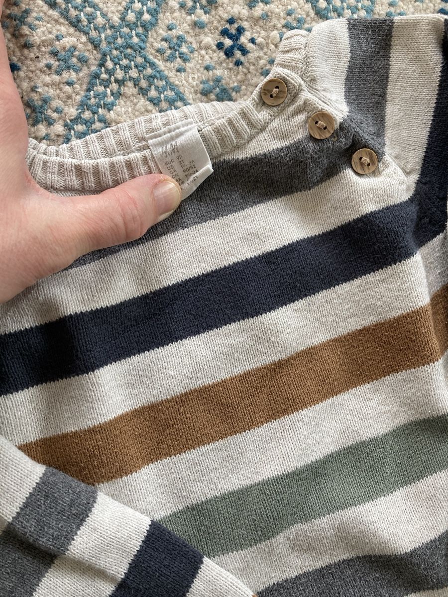 H&M Pullover & Sweatshirts: Strickpullover mit Streifen in Grösse 92 von H&M – Gebraucht aus Münchenstein von nuk2018 1