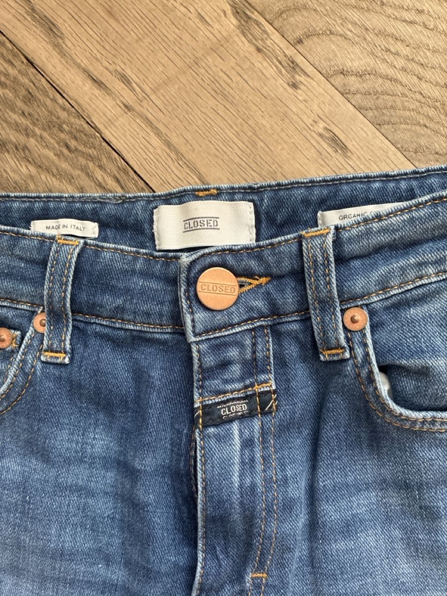 Jeans: Jeans CLOSED flared Damen Grösse 24 neuwertig – Usato da Zürich venduto da Dsire 1