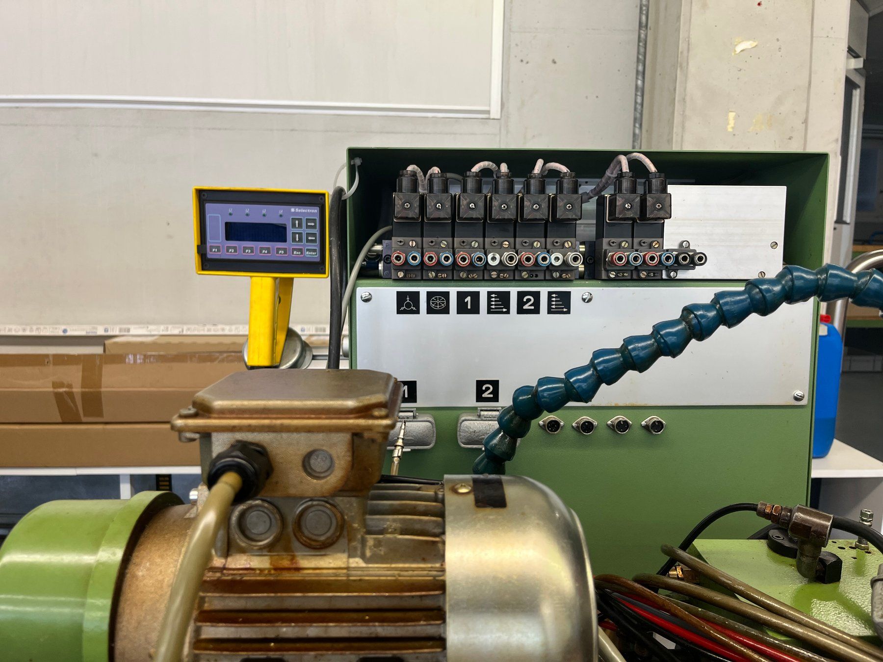 Tutte le macchine: SOLMA/TECHNIKA Universal-Nachbearbeitungs-Bohrmaschiene – Usato da Grenchen venduto da Doka_4582 4