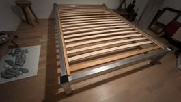 Bettgestell Metall mit Lattenrost sehr guter Zustand 140x200