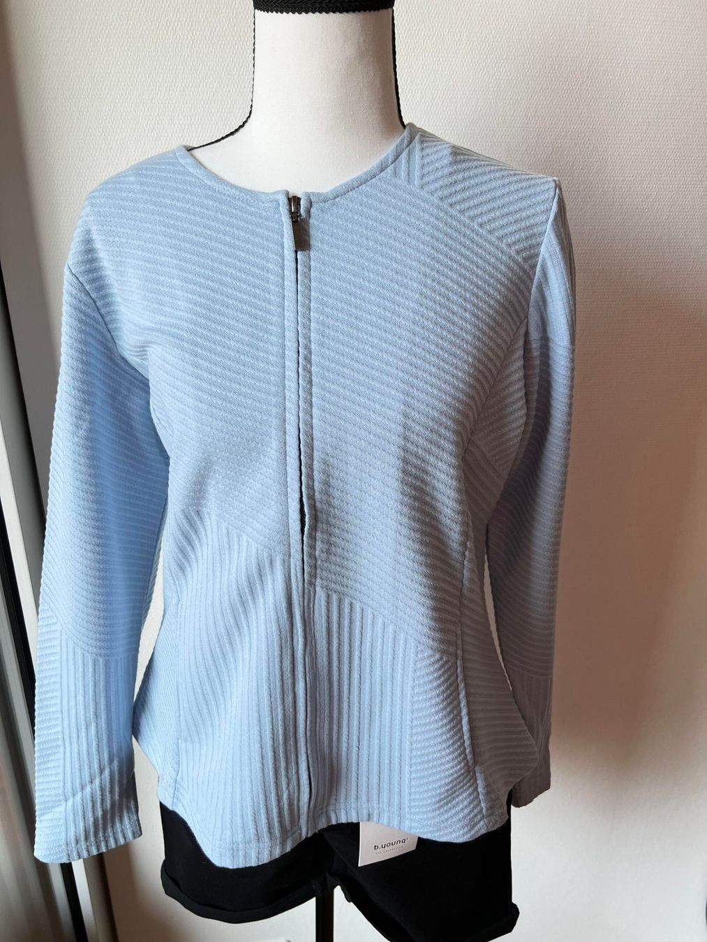 Chemisiers: Neue Bluse M – Neuf avec emballage d'origine à Riehen par edu_92w7 2