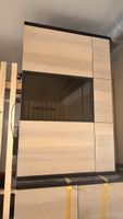 Vitrine aus stabilem Holz