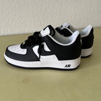 Nike Air Force 1 schwarz/weiss Grösse 39.5 NEU