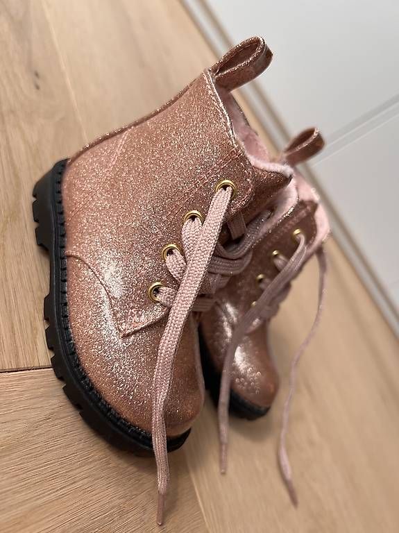 H&M Scarpe per ragazze: Glitzer Stiefel 18-19 – Usato da Erlach venduto da sch_w9np 1