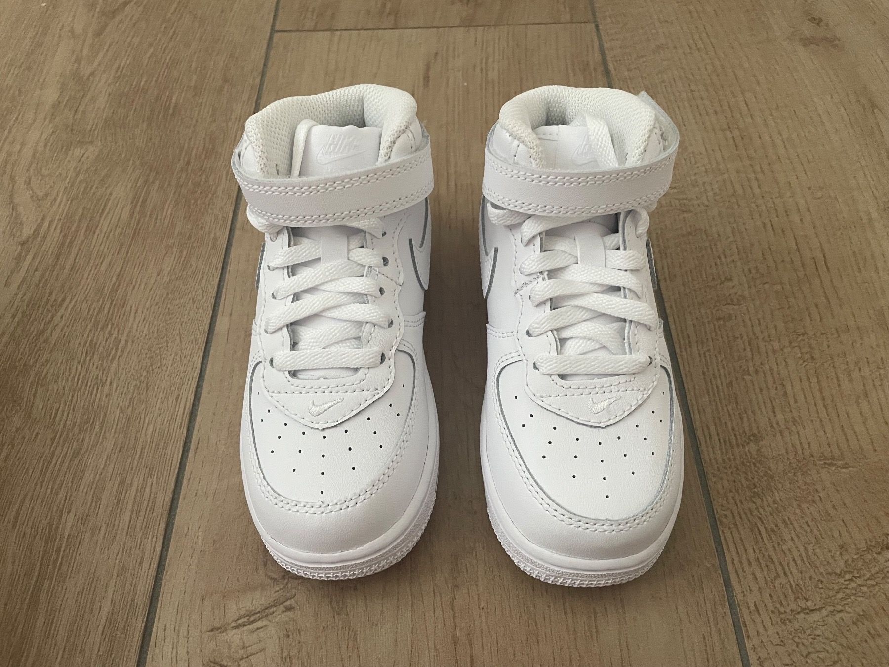 Nike Scarpe per ragazzi: Nike Force 1 Mid Gr. 26 NEU – Nuovo e nell'imballaggio originale da Waltenschwil venduto da hansnine 1