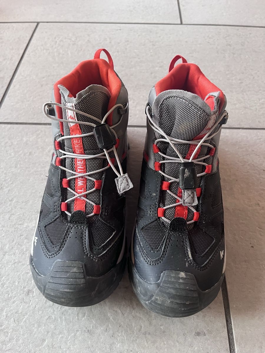 Chaussures garçon: Wanderschuhe Quechua gebraucht Gr 35 – D'occasion à Hagneck par Coloco
