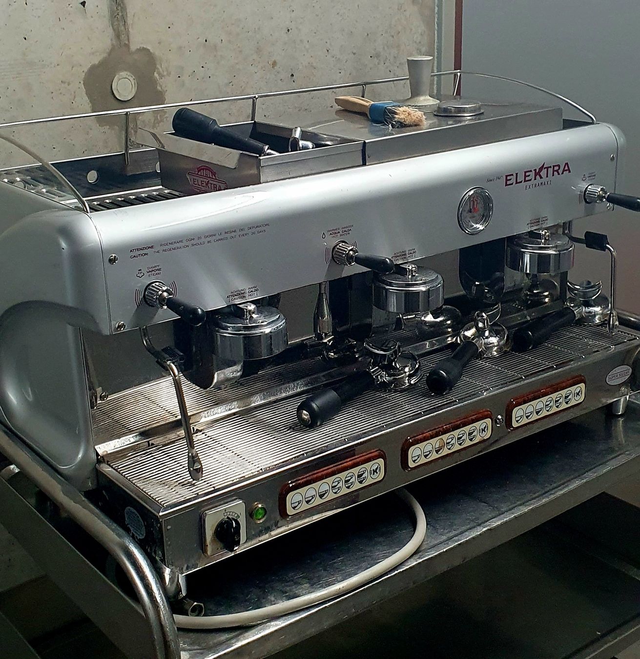 Machines à café & Machines à expresso: Siebträgermaschine, Elektra, 3-Kolben – D'occasion à Kehrsatz par Eifach-Luege-ch 2