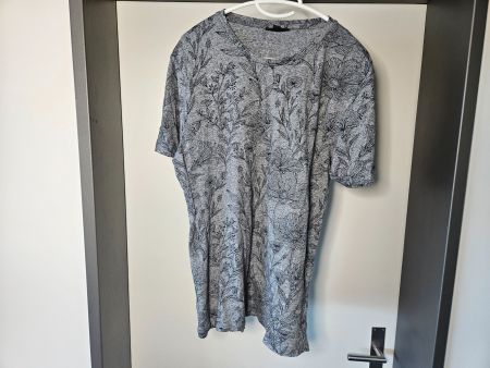Herren T-Shirt Grösse XL, grau mit Blumenmuster