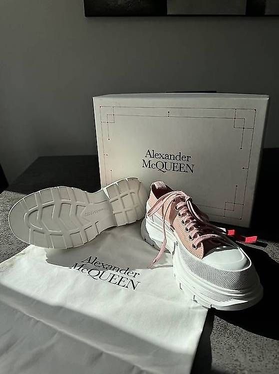 Alexander Mcqueen Scarpe da uomo: Alexander McQueen - Tread Slick - Taille 40 – Nuovo e nell'imballaggio originale da Penthaz venduto da Loupuce 2