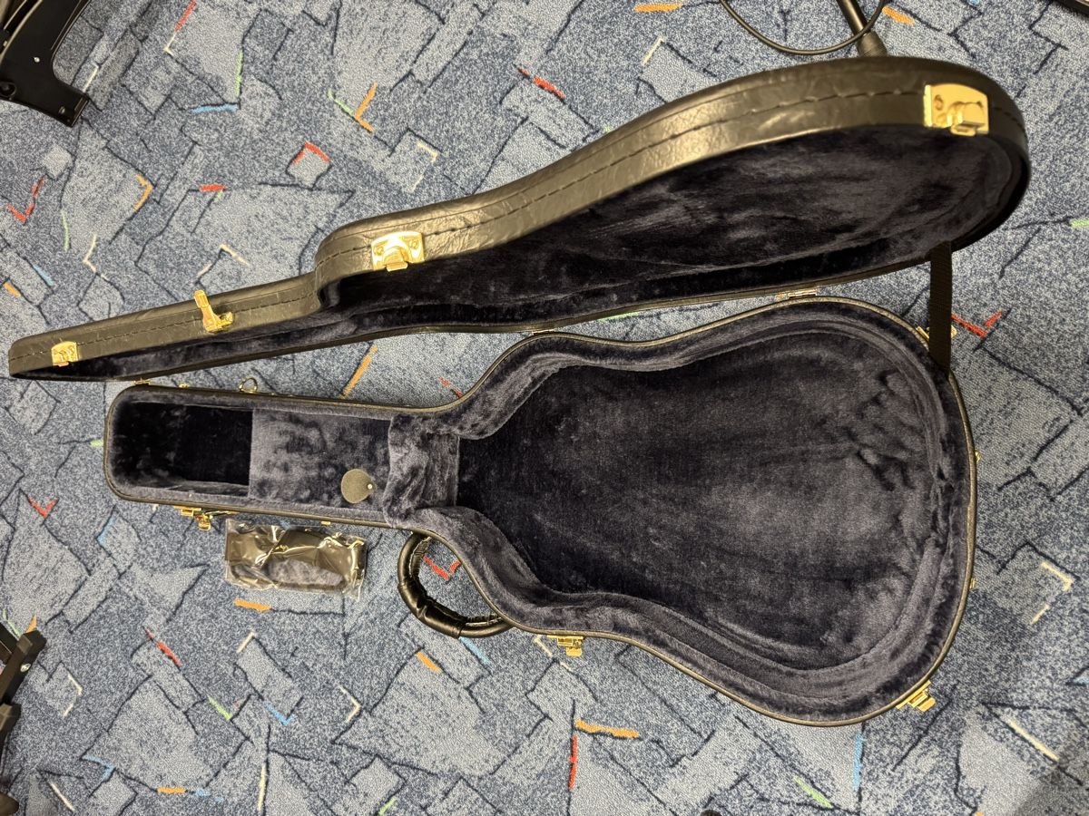 Valigie: Gewa Prestige Arched Top Dreadnought Gitarrenkoffer – Nuovo (secondo la descrizione) da Oberlunkhofen venduto da ste_vtj5 1