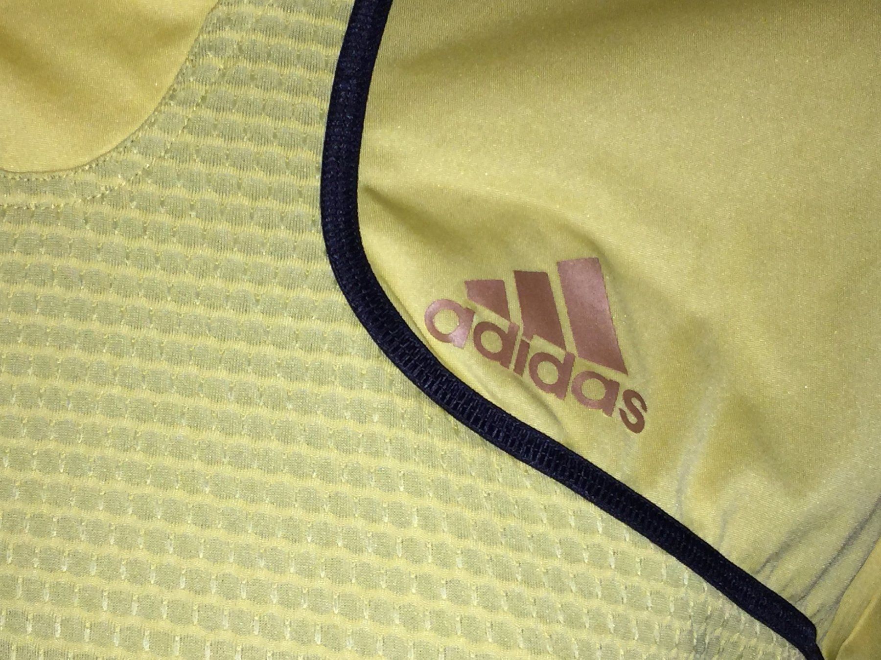 Adidas T-shirt: ADIDAS Shirt taille / Grosse M – Usato da Cossonay-ville venduto da Super-Price-Quality 2