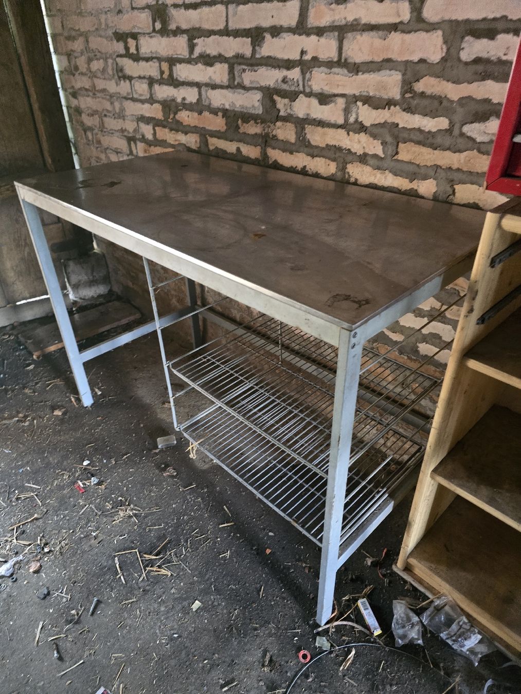 Établis: Edelstahltisch mit Ablage 120cm breit gebraucht – D'occasion à Aarberg par 2002stefan 2