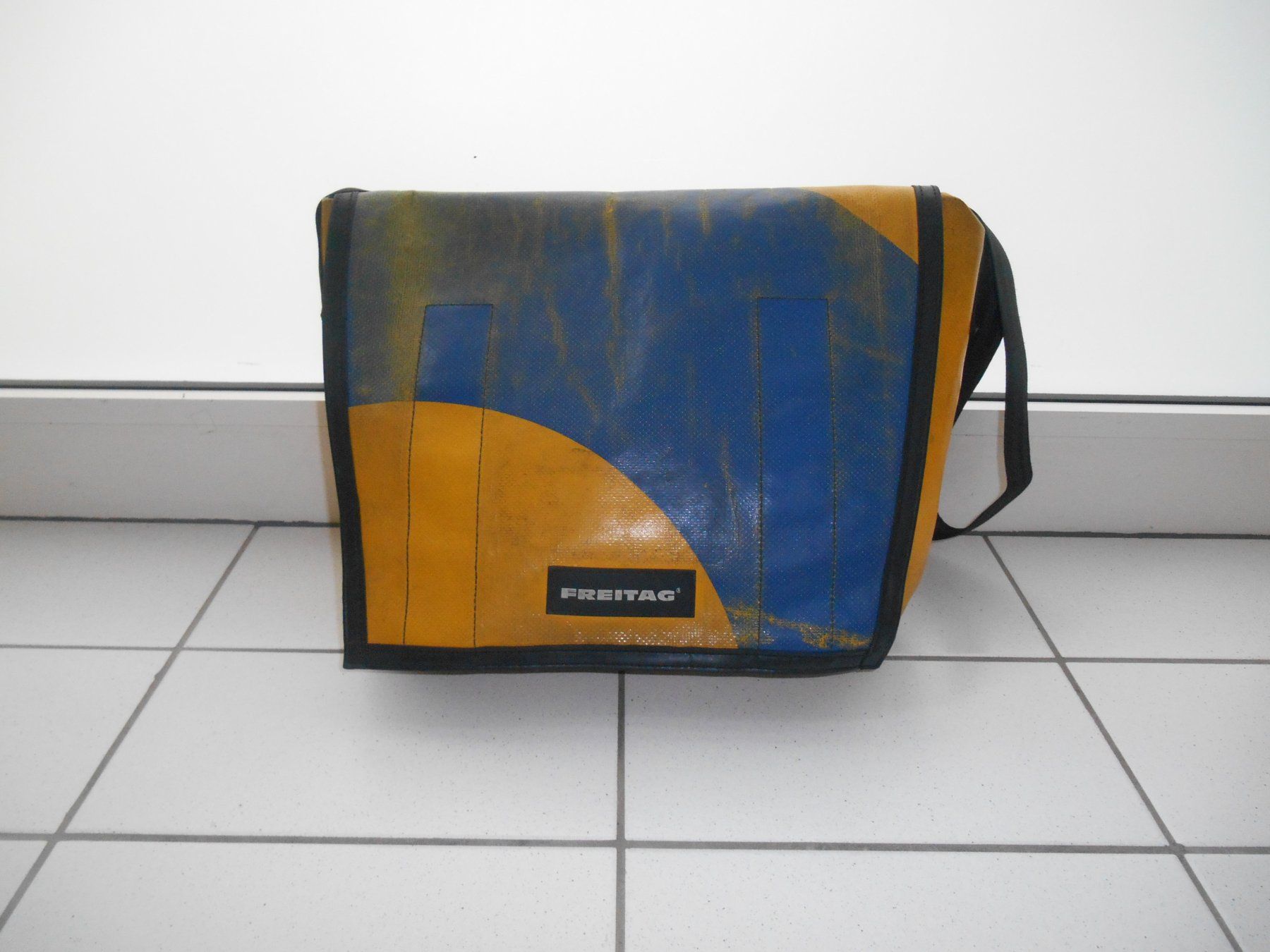 Freitag Borse: Freitag Tasche / Umhängetasche – Usato da Basel venduto da Birs868