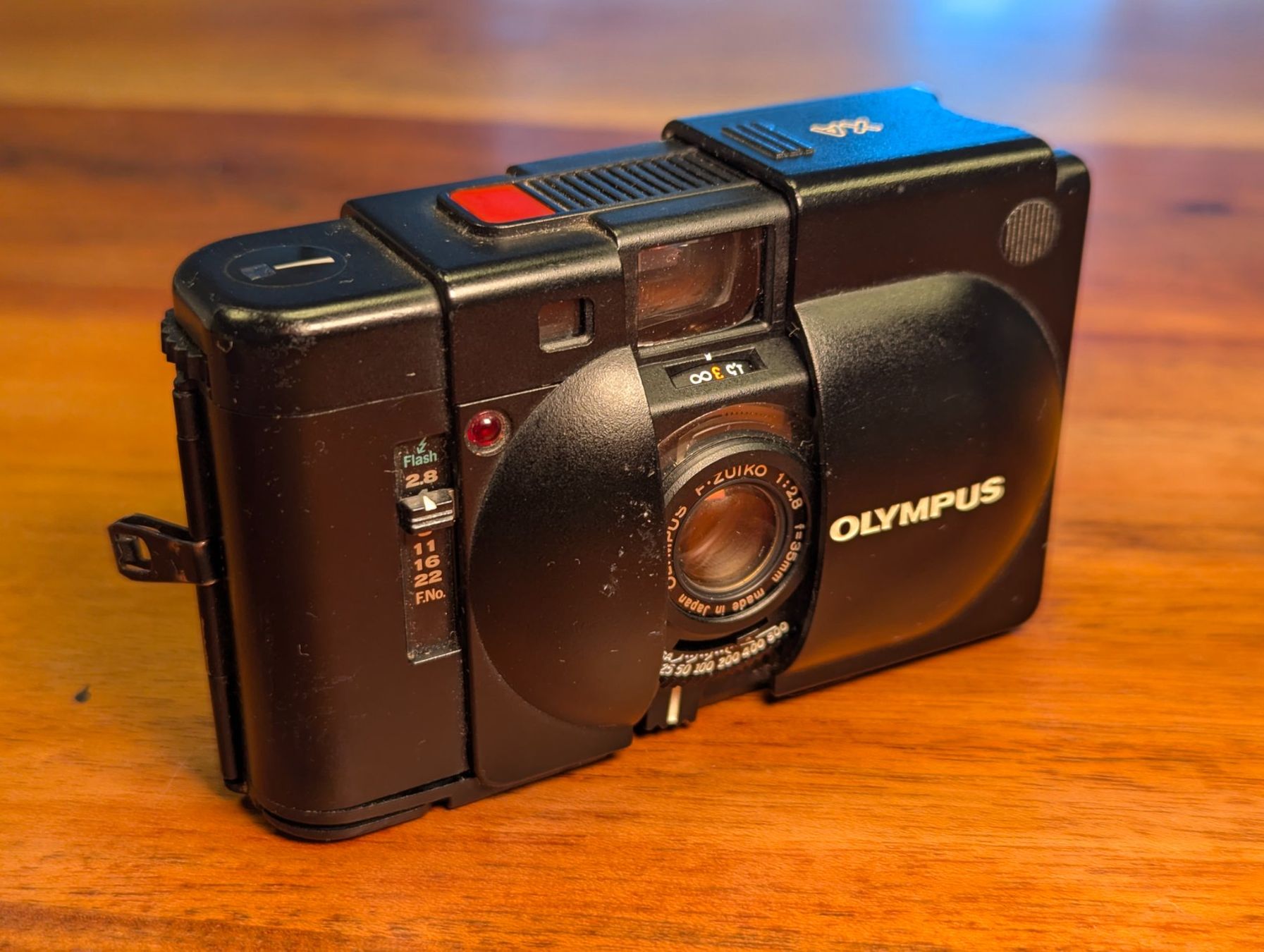 Olympus Fotocamera: Olympus XA 35mm 2.8 – Difettoso da Zürich venduto da Boki.L
