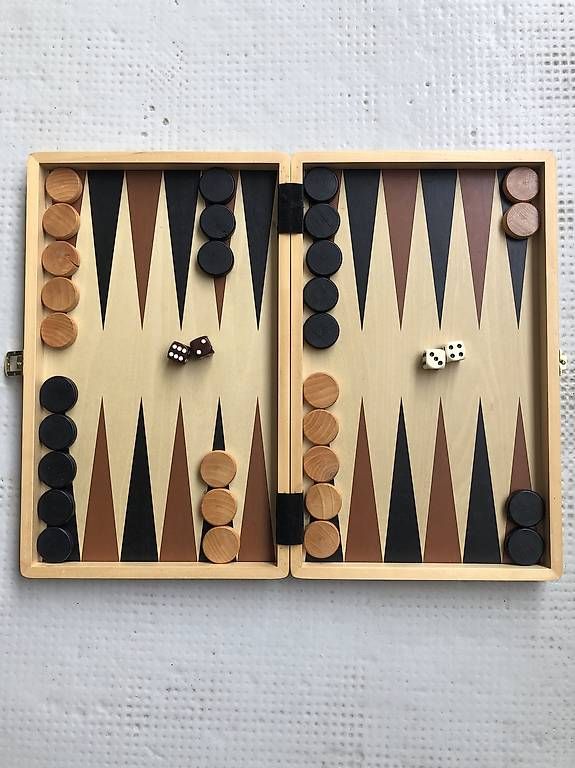 Spiele: Backgammon – Gebraucht aus Basel von fIae
