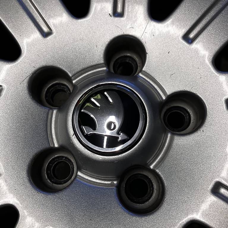Skoda Pneus & Kompletträder: 4 x Winterräder 17 Zoll - Skoda Octavia Skoda Yeti - 5.6mm – Gebraucht aus Gipf-Oberfrick von car4y0u 3