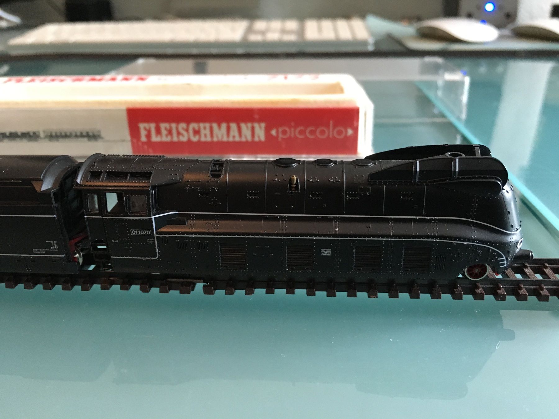 Fleischmann Modellini di ferrovie: Fleischmann Piccolo BR01 BR 01 DR Stromlinien Dampflok – Usato da holziken venduto da Weston 1