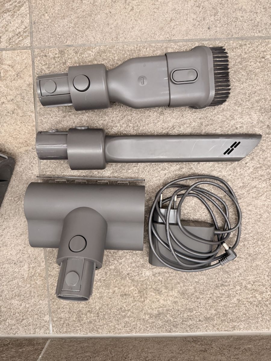 Dreame Aspirapolveri & Accessori: Dreame V11 Staubsauger – Usato da Sevelen venduto da shangashiba 2