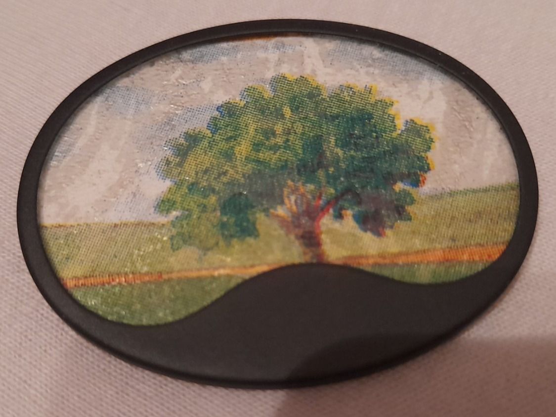Broches & Aiguilles: Ovale Brosche Handarbeit mit Nadel, ca. 5x4 cm, Baum – Neuf avec emballage d'origine à Eiken par Lashar