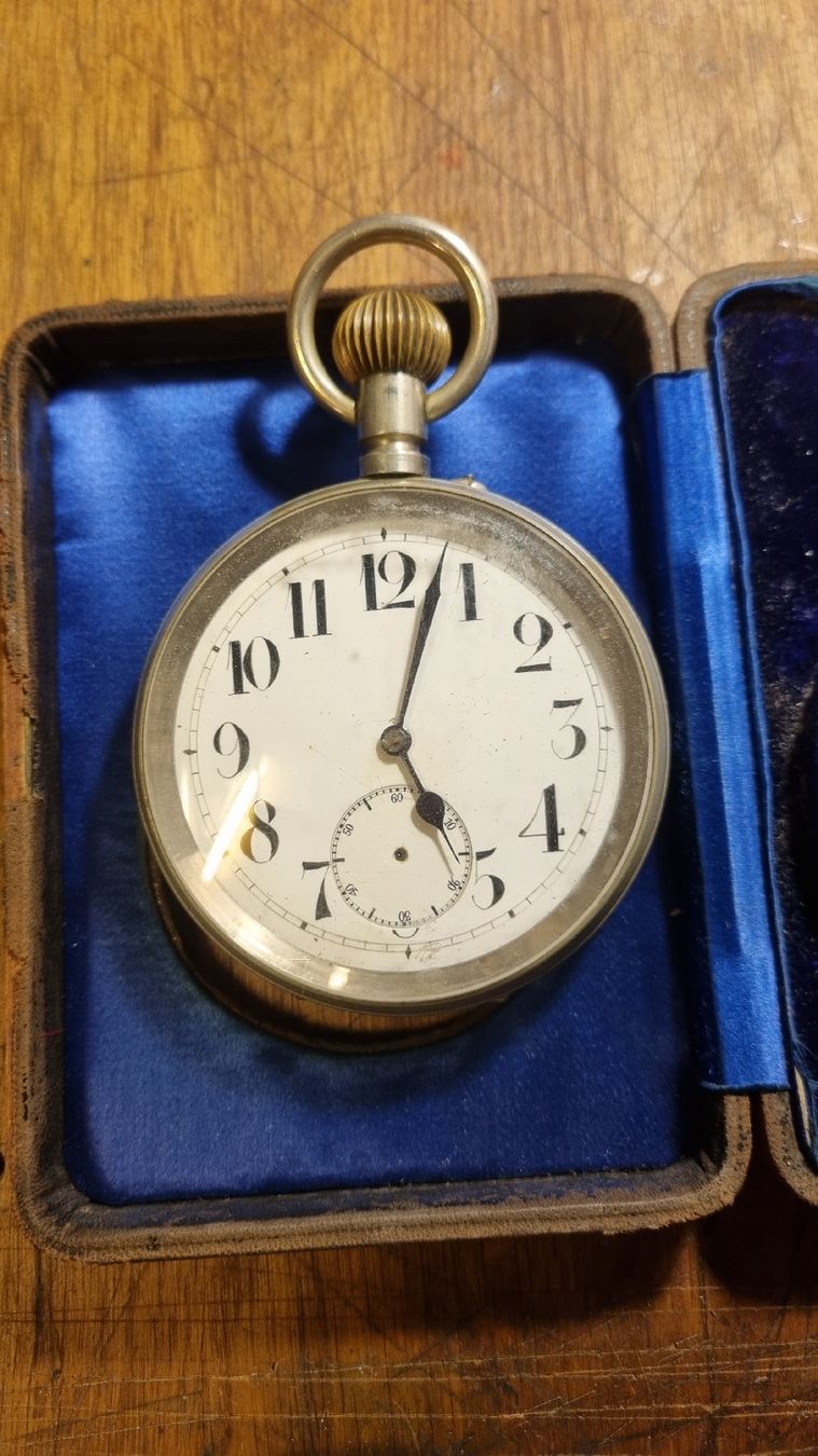 Orologi: Montre ancienne, gravée état d'usage. – Usato da martigny venduto da saphire02