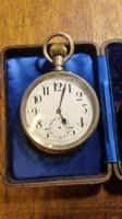 Montre ancienne, gravée état d'usage.