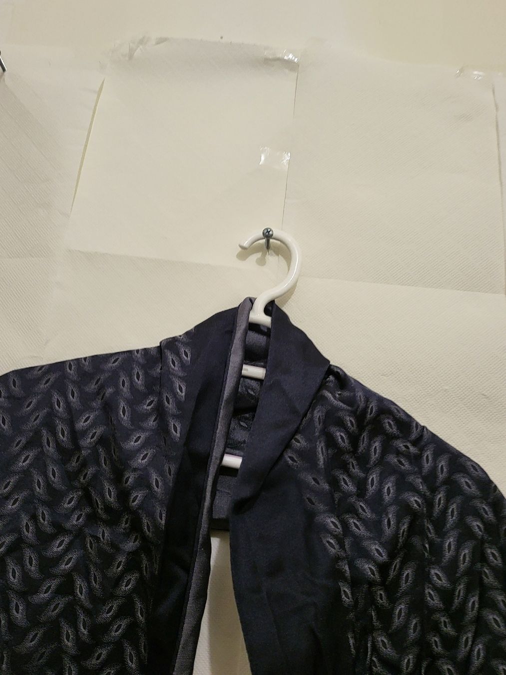 Foulard & Sciarpe: Écharpe en soie Arrow Élégant – Usato da Niedergösgen venduto da Eva2410 3