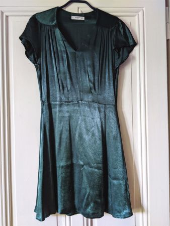 MANGO : Robe en satin vert foncé S