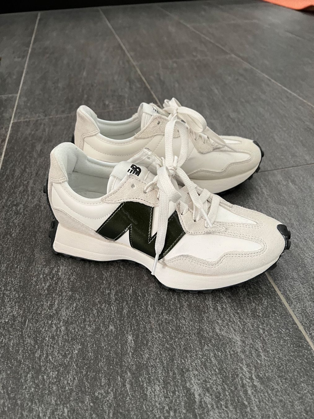New Balance Damenschuhe: New Balance Sneakers – Gebraucht aus Rüti ZH von car_h7kl