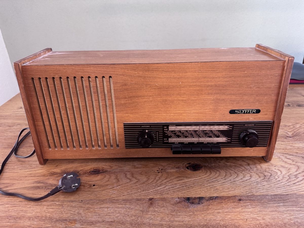 Radios: Altes Röhrenradio Seyffer – Gebraucht aus Niederbüren von Oetschli