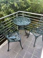 Gartentisch und 2 Stühle Eisen grün im Jugendstil