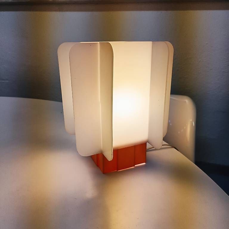 Lampes: Vintage Tischlampe Plexiglas – D'occasion à Winterthur par style-and-design.zrh