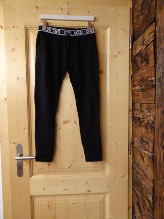 Schwarz-weisse Trainerhose von Page Gr. 158164 - 260262