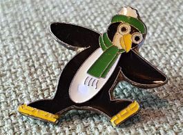 E182 - Pin Pinguin auf Schlittschuhen