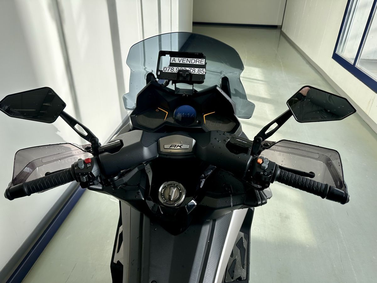 Kymco Scooter: Kymco AK550 35kw,2021-10100km – Usato da Genève venduto da Tom6 3