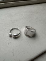 2 Ringe in abgenutzter Silberoptik