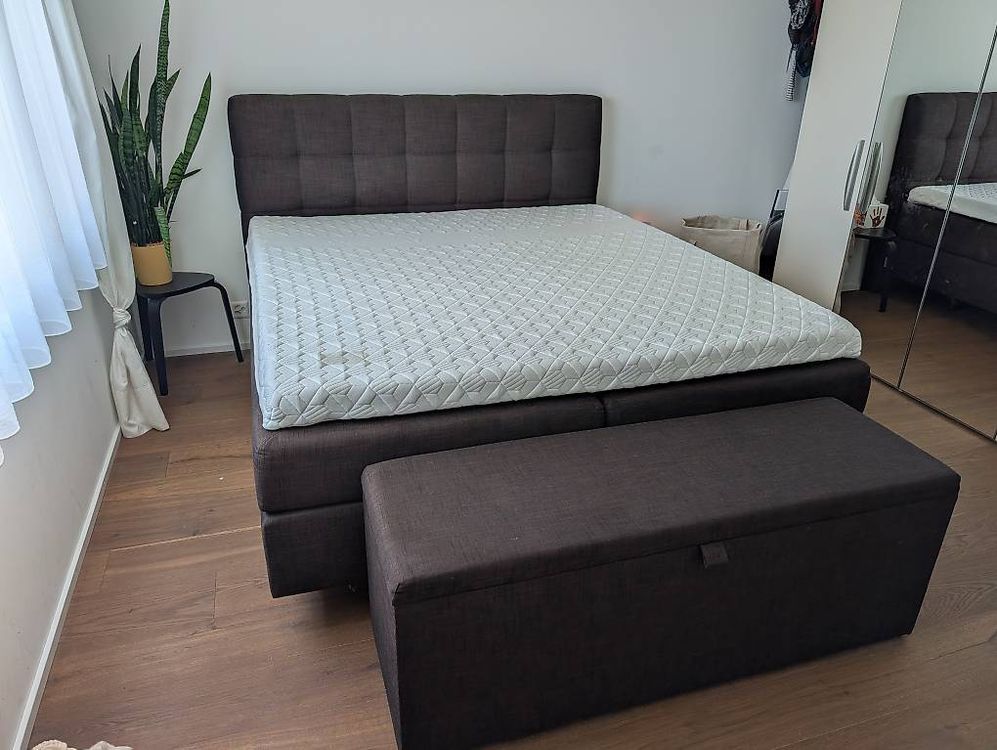 Boxspringbett 180 × 200 cm inkl. Topper und passender Truhe (Gebraucht) in Sarmenstorf für CHF 390 – nur Abholung auf Ricardo kaufen