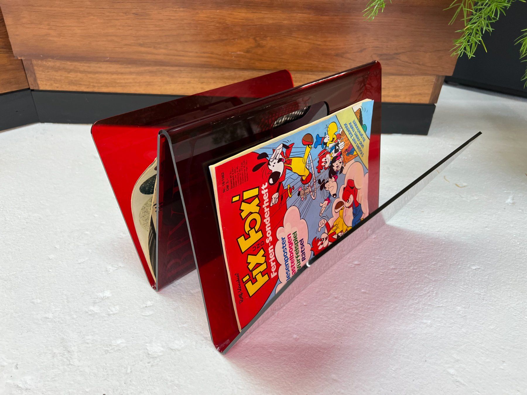 Altro per la casa: Acryl - Plexi Zeitungsständer - 80er Jahre – Usato da Walzenhausen venduto da stilvollwohnen 3