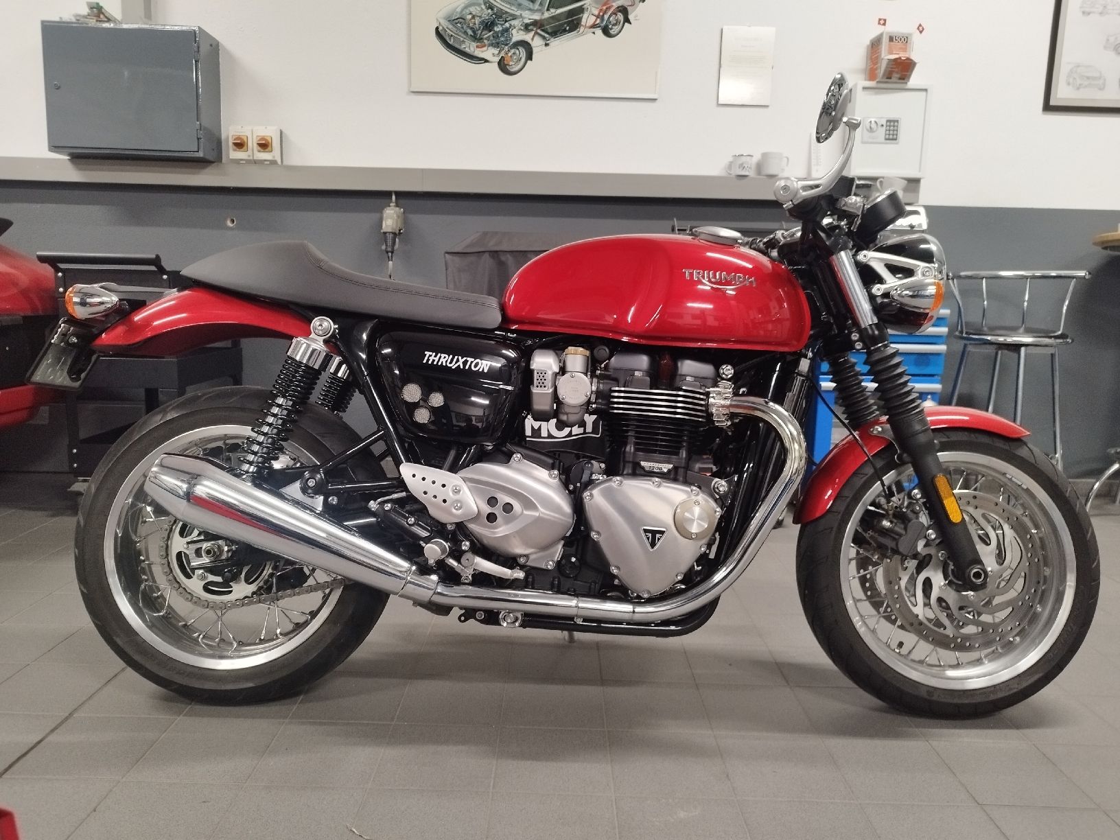 Triumph Strada: Triumph Thruxton 1200 im Neuzustand – Nuovo (secondo la descrizione) da Brislach venduto da SAAB_11