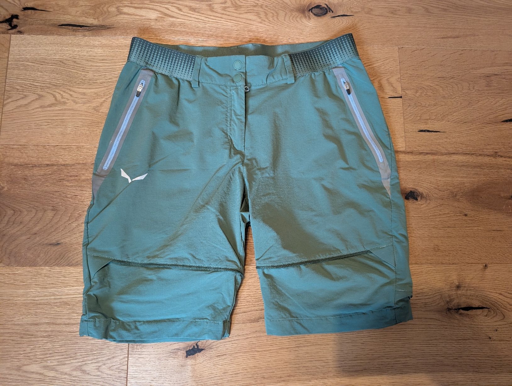 Salewa Pantaloni: Salewa Wanderhose kurz/lang Gr. 40 – Usato da Walenstadt venduto da Dorinka
