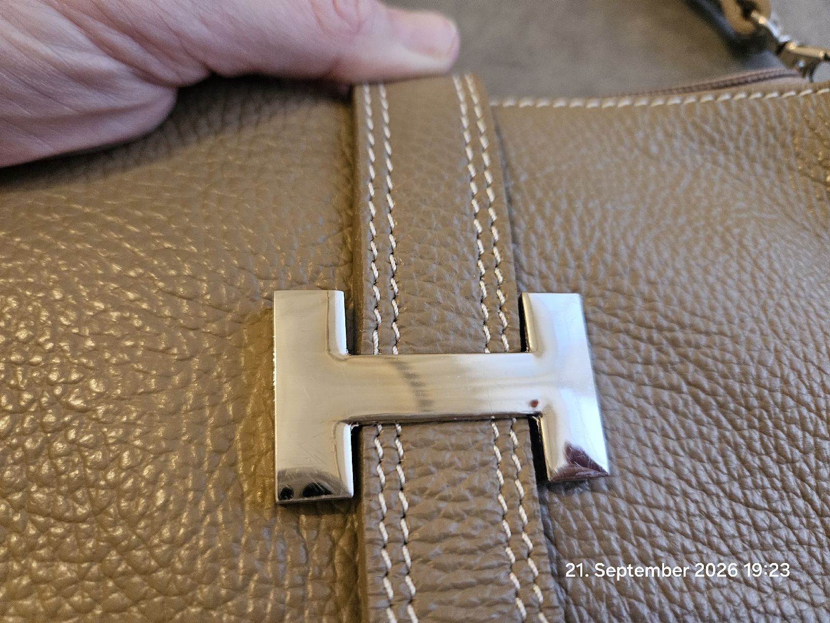 Borse da donna: Handtasche beige mit H-Verschluss gebraucht – Usato da Bünzen venduto da Milly32 8