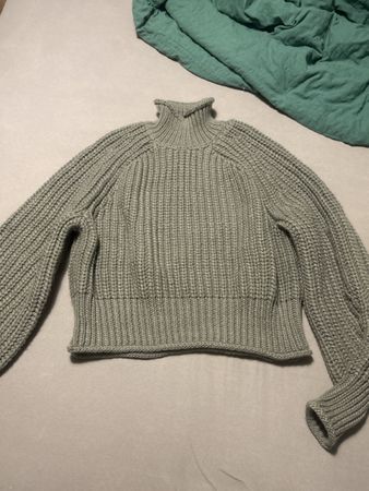 Grauer Strickpullover mit Rollkragen, super Zustand!