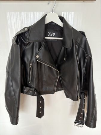 Giacca di pelle Zara nera, taglia M - Perfetta stagione!