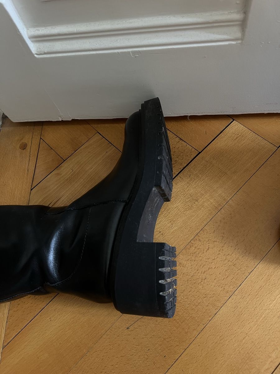 Zara Scarpe da donna: Kniehohe Lederstiefel mit Profil – Usato da Luzern venduto da Soeuv 5