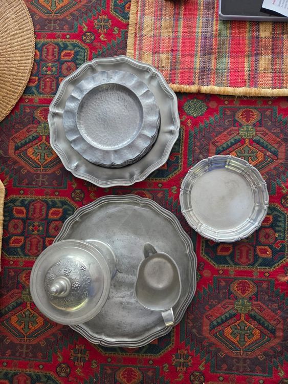 Porte-tasse Ancien En Métal Argenté Avec Verre Décoré – Superbe Décors