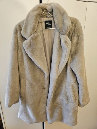 Zara Winter-Mantel in Hellgrau, Grösse S, wie neu