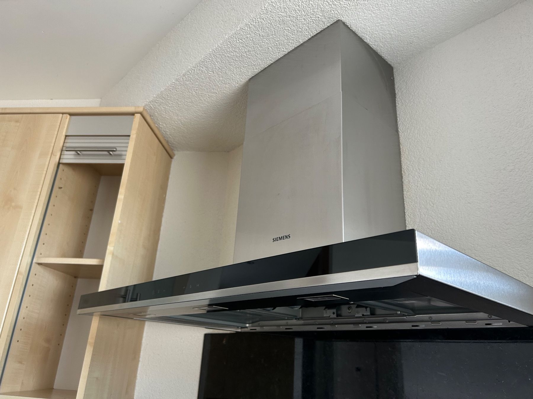 Cuisines complètes: Küche mit Granit & Miele Geräten – D'occasion à Walchwil par off_8gb2 8