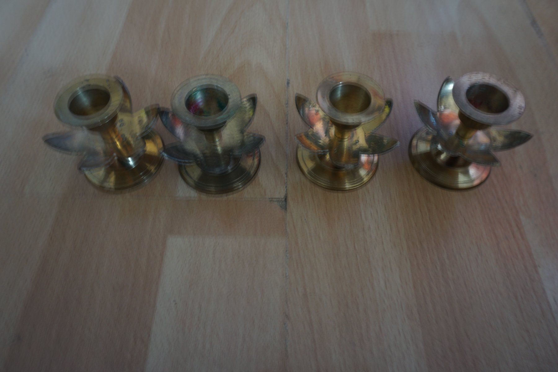 Portacandele: 4er Set Kerzenhalter Messing Blumenform Vintage – Usato da Zürich venduto da einalemjena