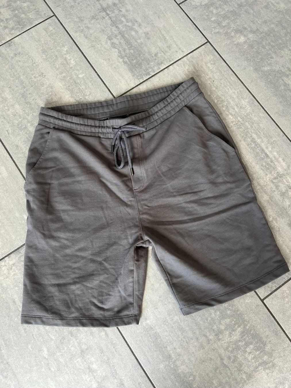 Pantaloni: Shorts Baumwolle Grau – Usato da Otelfingen venduto da Denis_ZH