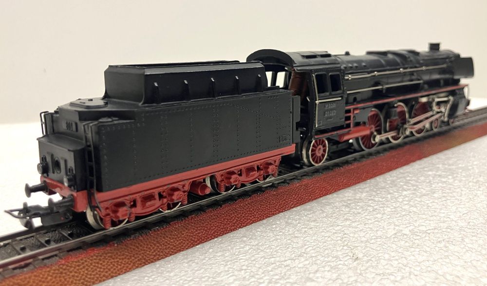 Märklin Modelleisenbahnen: märklin 3008 F 800 H0~ Dampflok mit Tender 01 097 Guss – Gebraucht aus Thun von retoolinoo 3