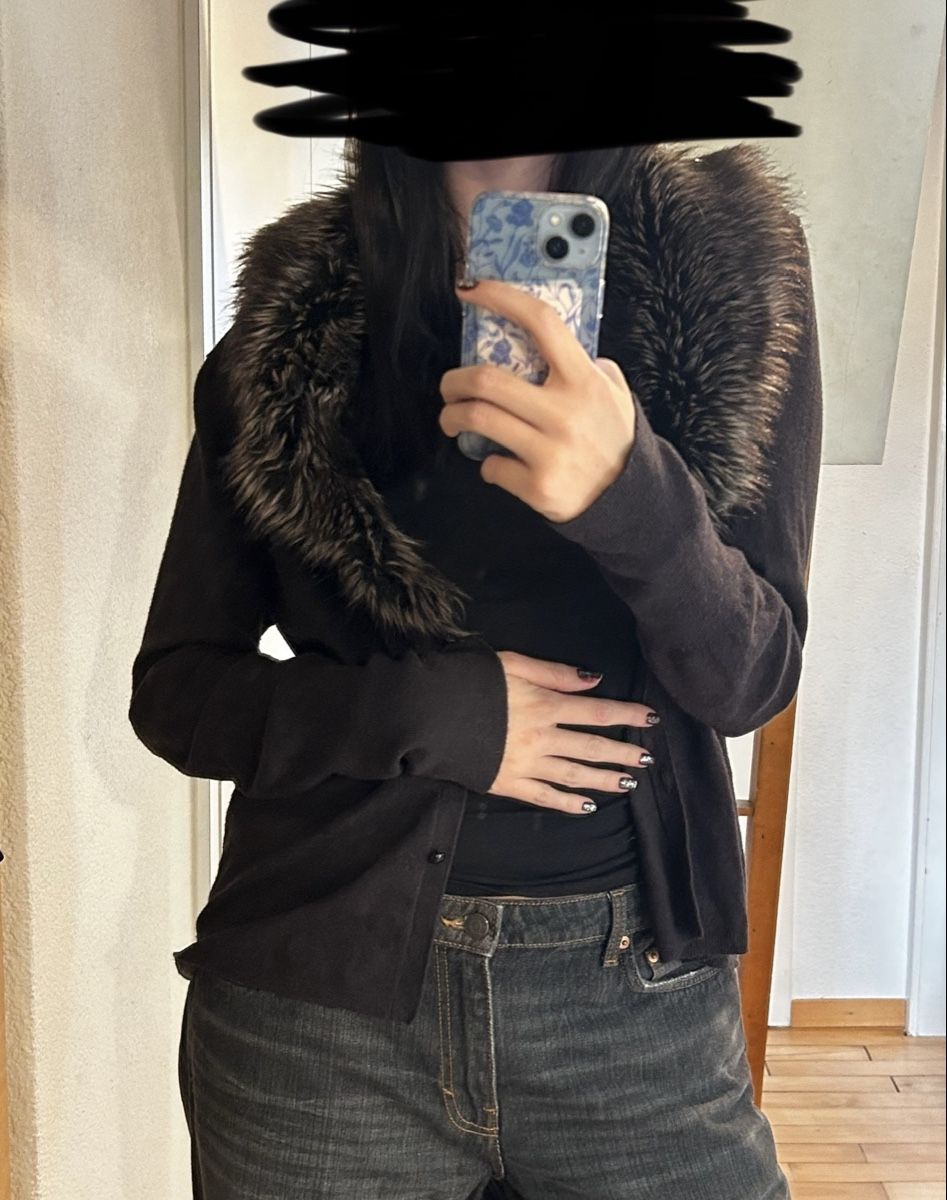 Giacche: Strickjacke mit Pelzkragen, Grösse 44 – Usato da Uster venduto da alin13e 6